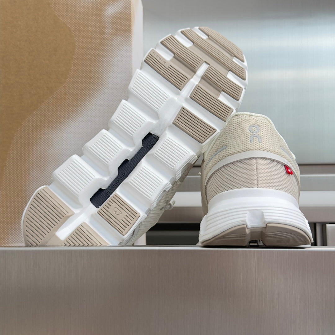 On Cloud 6 Cream & White Sneakers