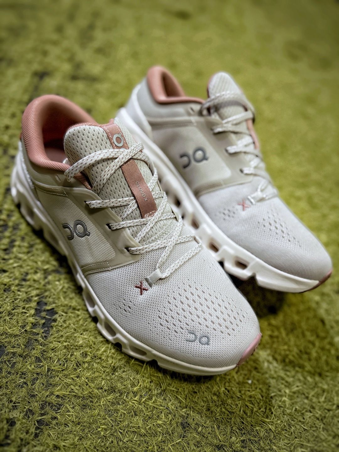 On Cloud X 5 Light Grey & Blush Sneakers