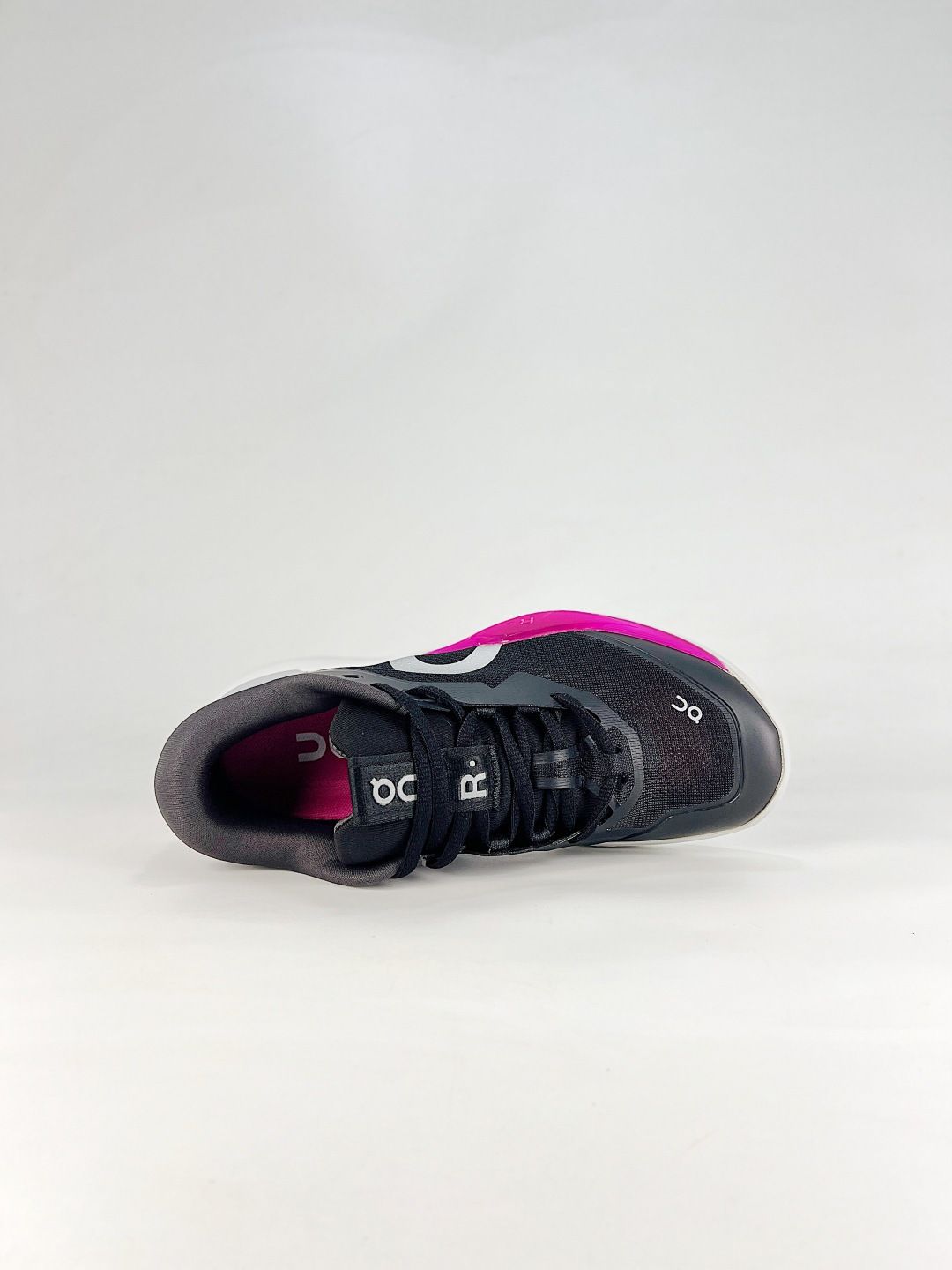 On THE ROGER Pro 3 Clay Black & Pink Sneakers