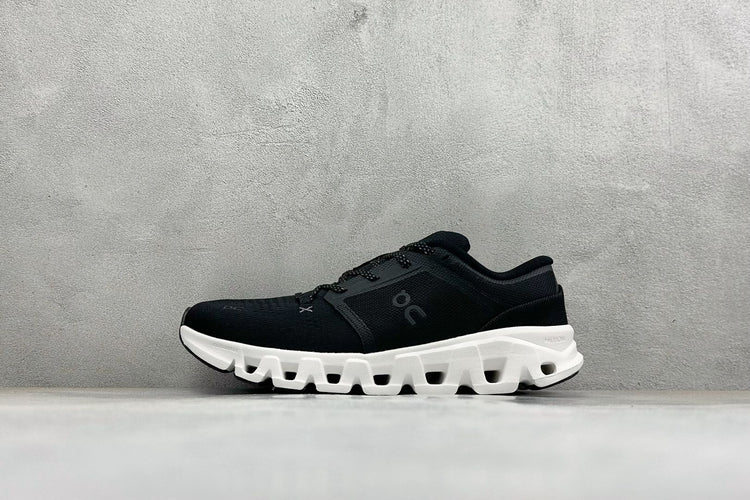 On Cloud X 5 Black & White Sneakers