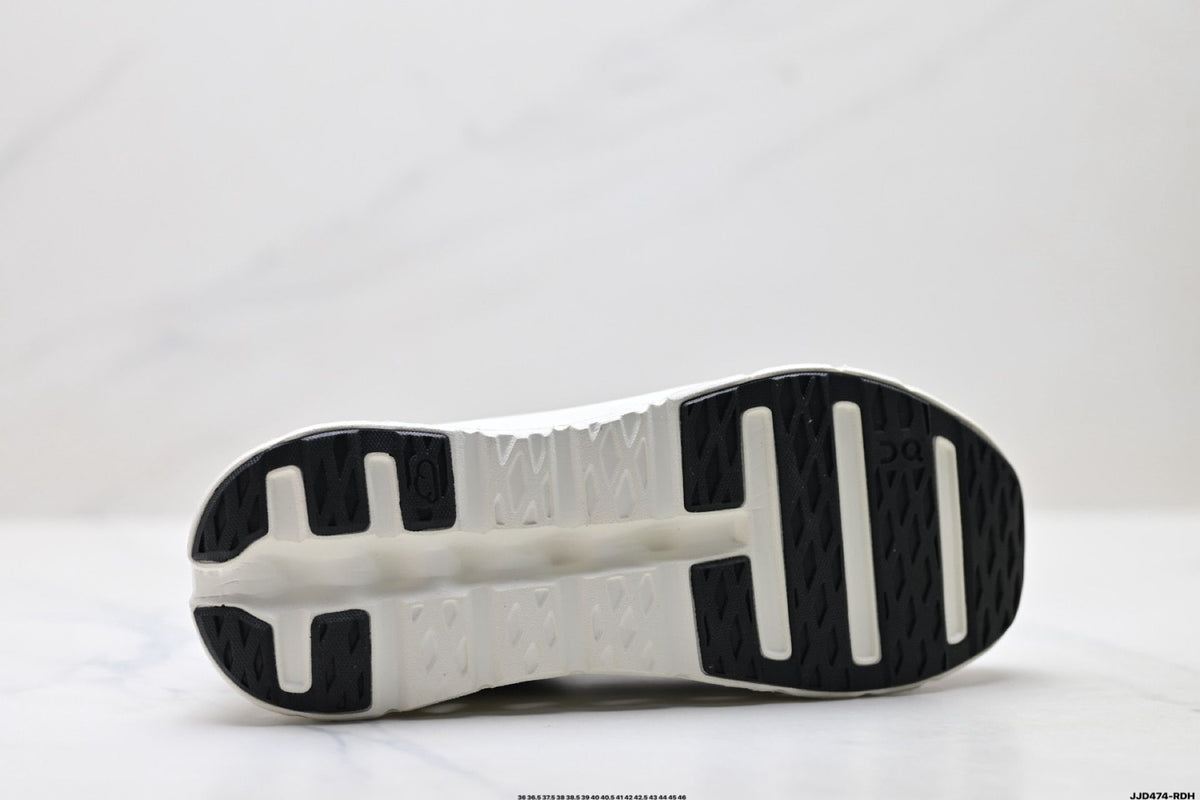 On Cloudtilt Grey & Cream Sneakers