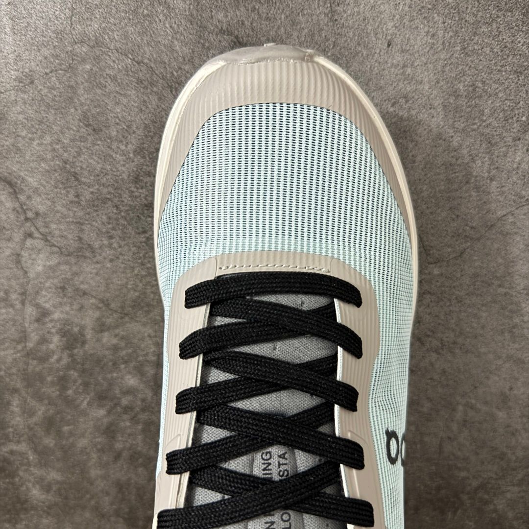 On Cloudvista 3 Mint & Cream Sneakers