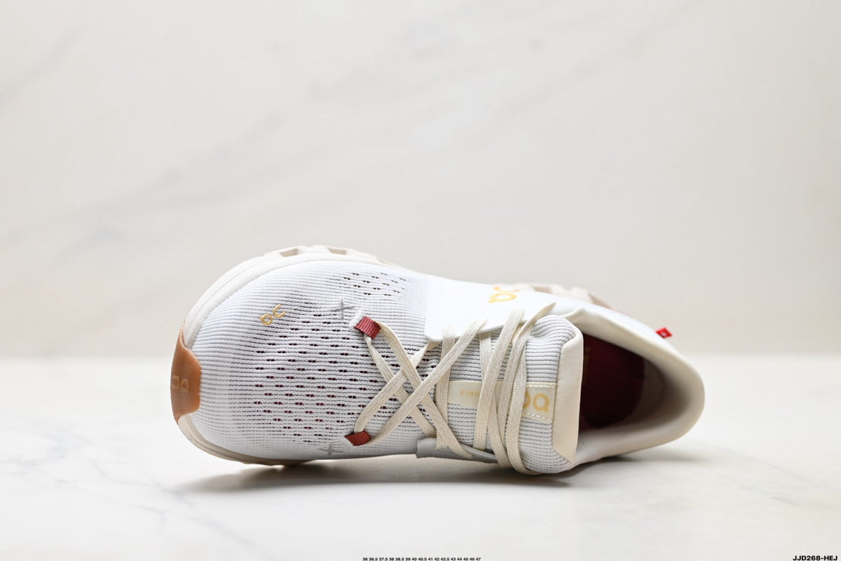 On Cloud X 4 White & Cream Sneakers