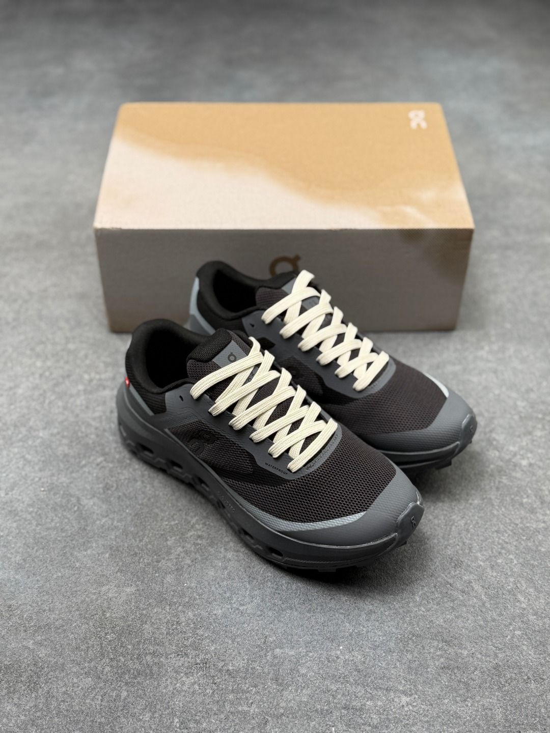 On Charcoal & Black Sneakers oudVista 3 MiP