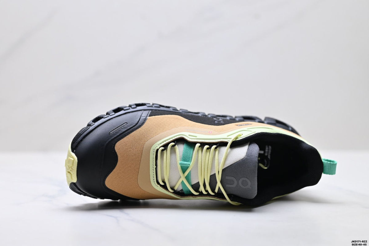 On Cloud 6 Geo Sand & Mint Sneakers