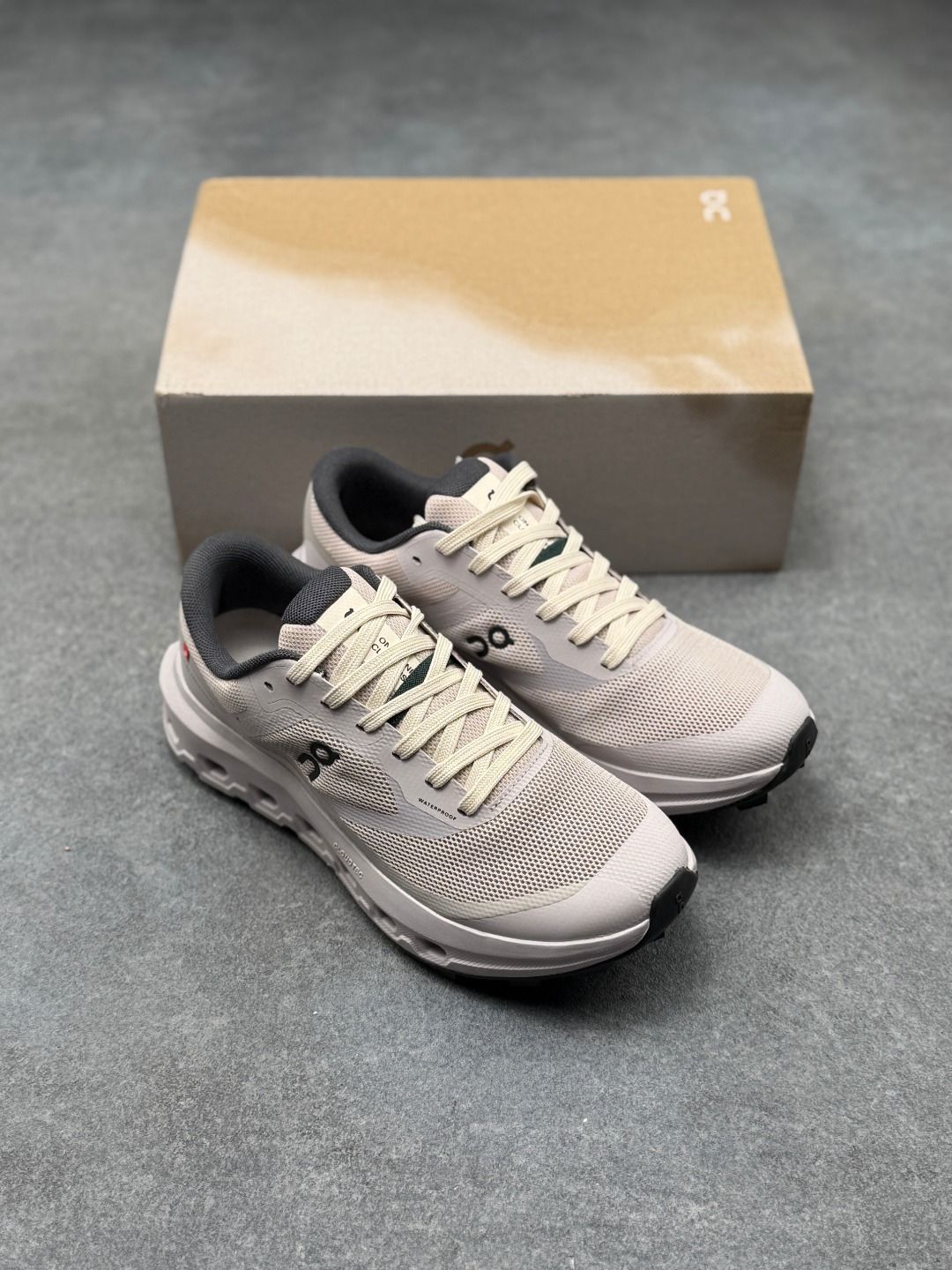 On Light Grey & Charcoal Sneakers oudVista 3 MiP