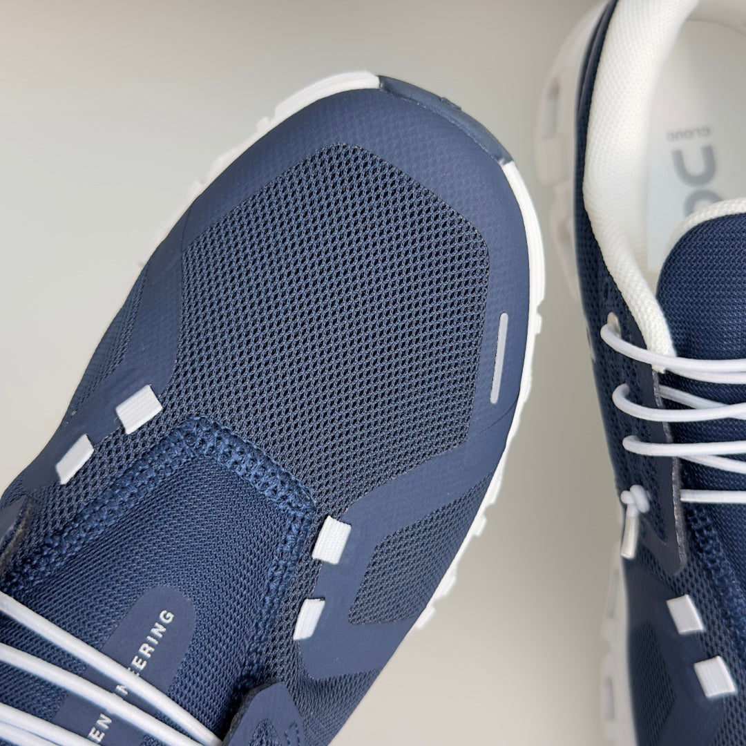 On Cloud 6 Navy & White Sneakers