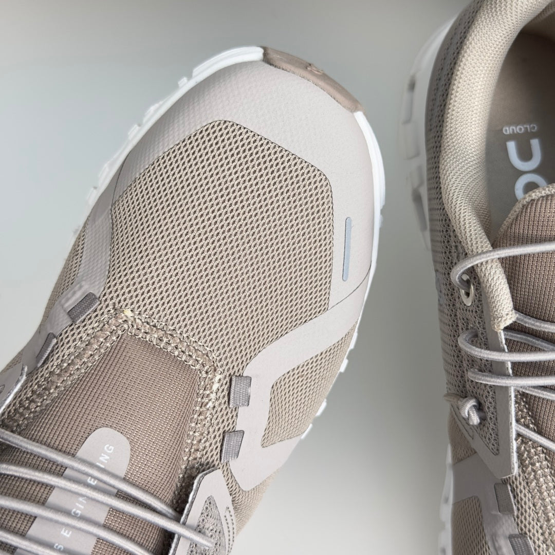 On Cloud 6 Taupe & White Sneakers