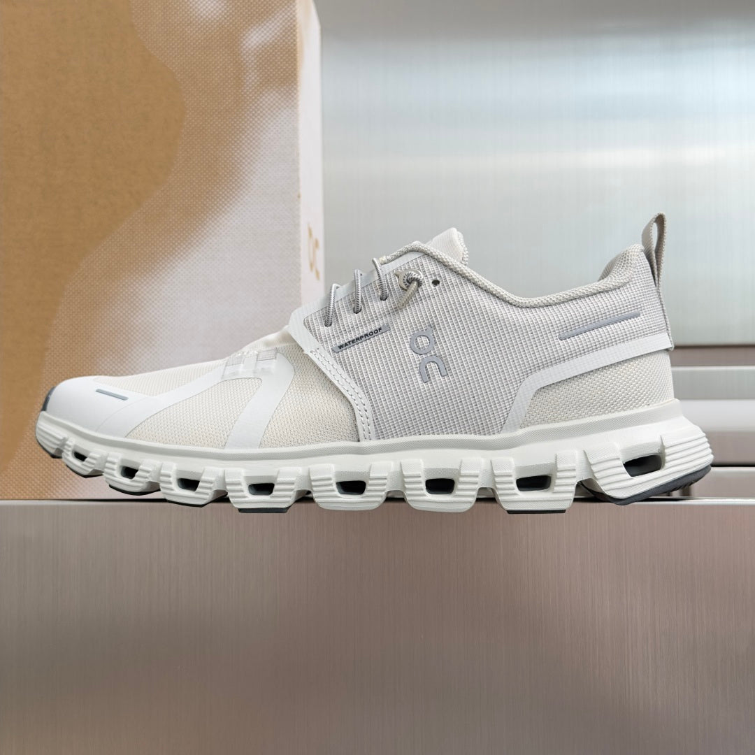 On Cloud 6 Light Grey & White Sneakers