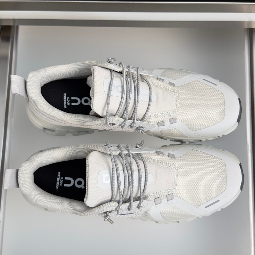 On Cloud 6 Light Grey & White Sneakers