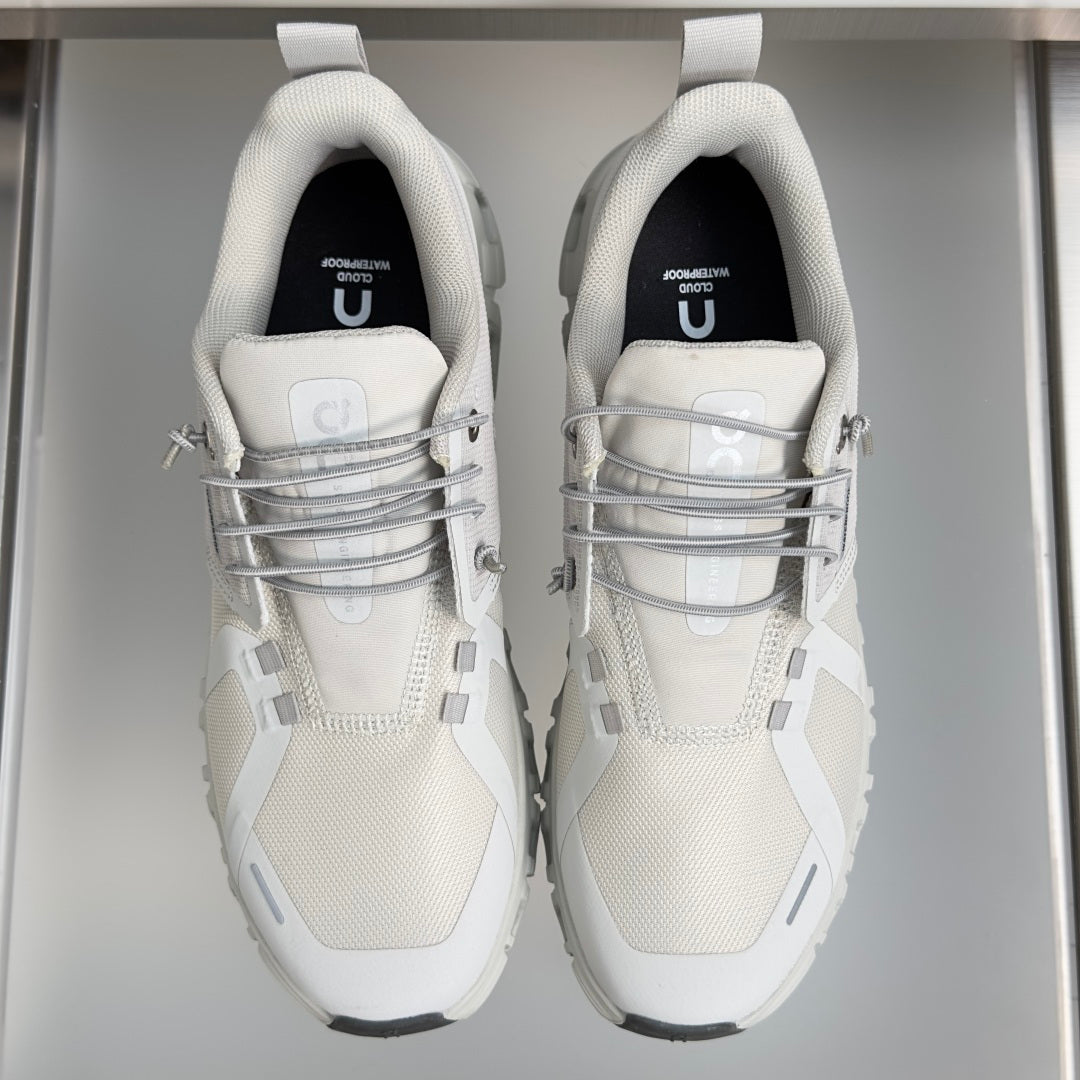 On Cloud 6 Light Grey & White Sneakers