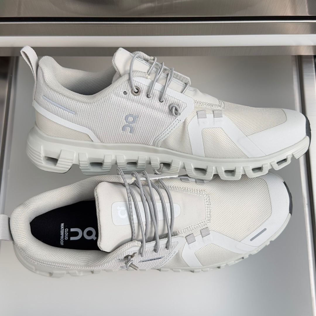 On Cloud 6 Light Grey & White Sneakers