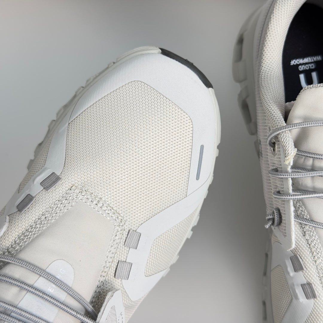 On Cloud 6 Light Grey & White Sneakers