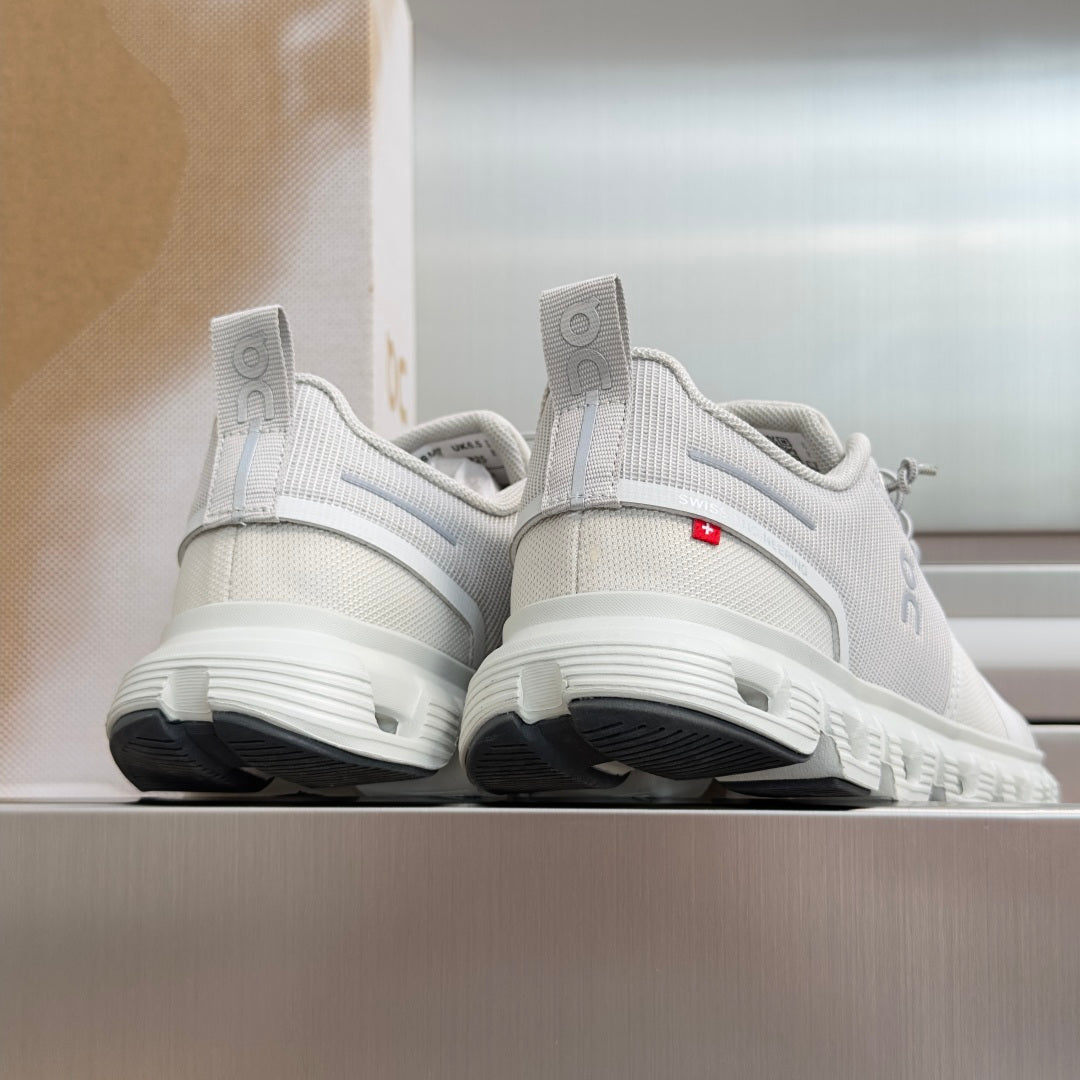 On Cloud 6 Light Grey & White Sneakers