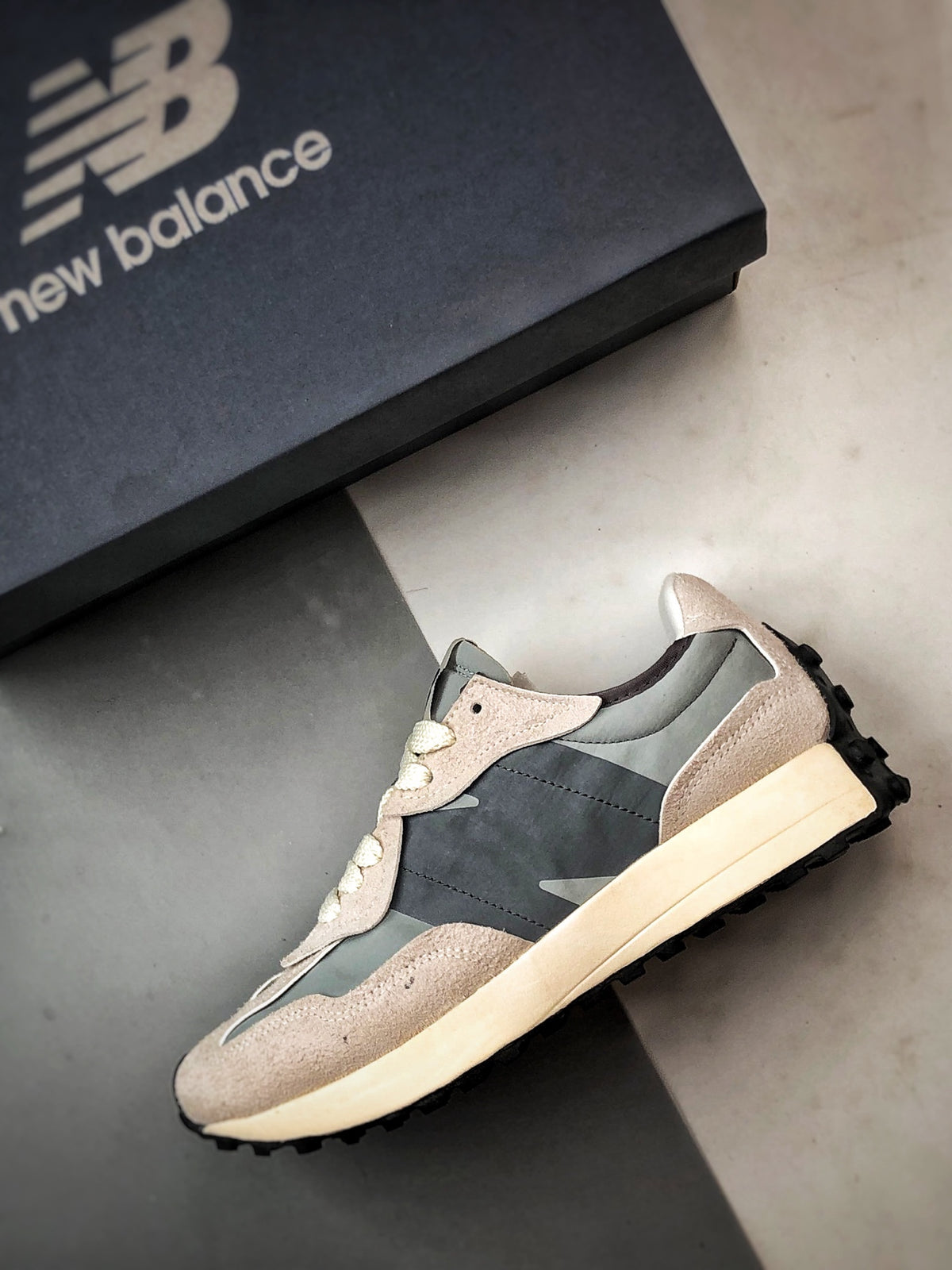 New Balance 327 Grey & Mauve Sneakers