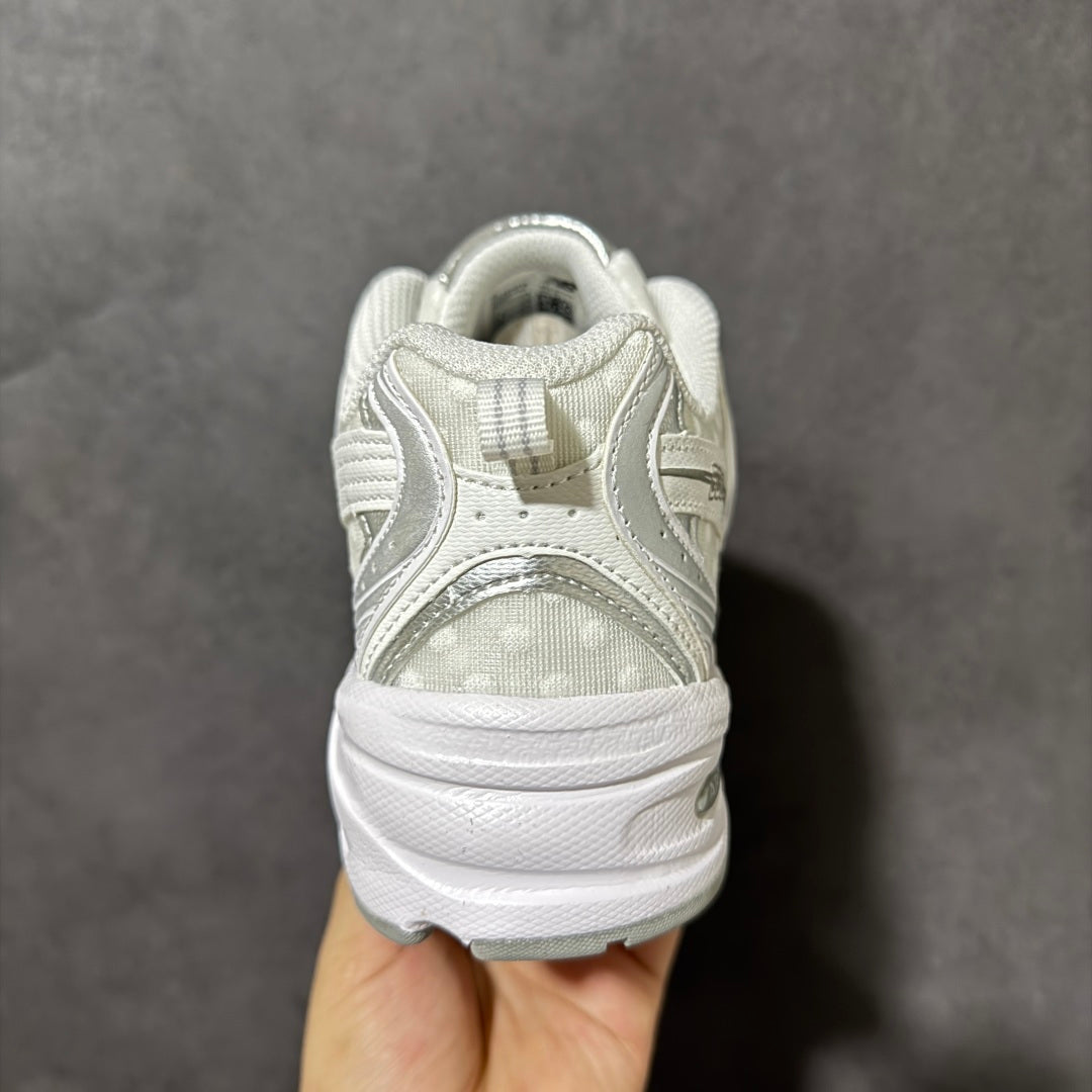 New Balance 530 White & Silver Sneakers