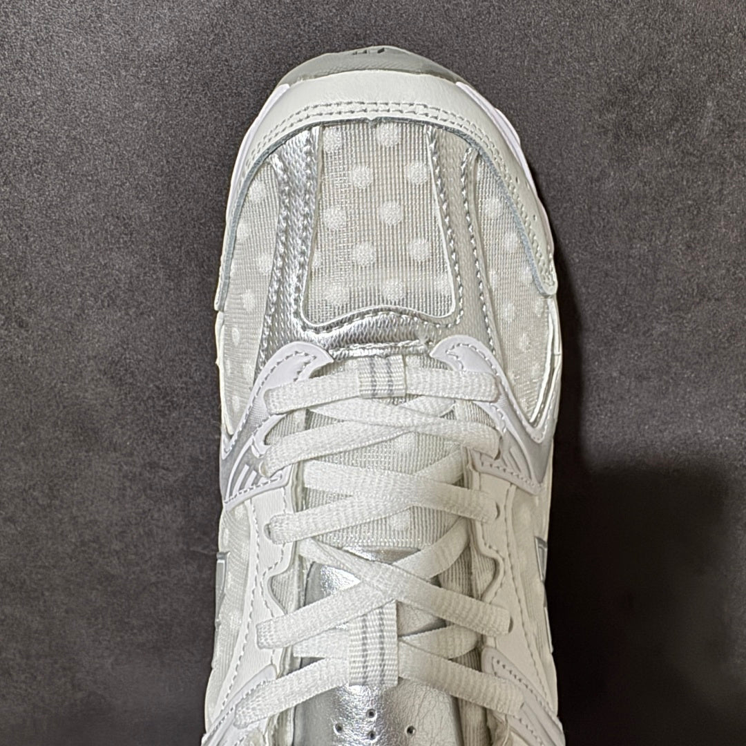 New Balance 530 White & Silver Sneakers