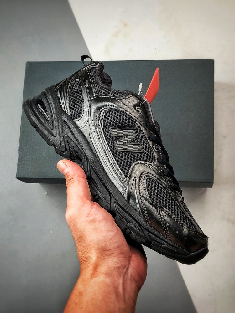 New Balance 530 Black & Silver Sneakers