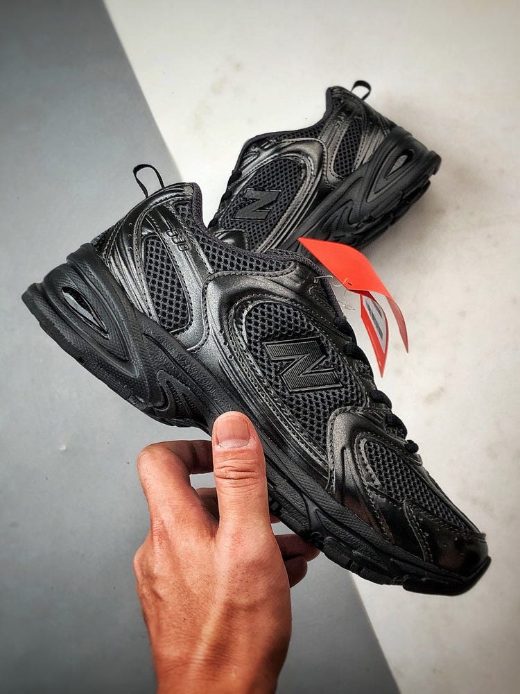New Balance 530 Black & Silver Sneakers