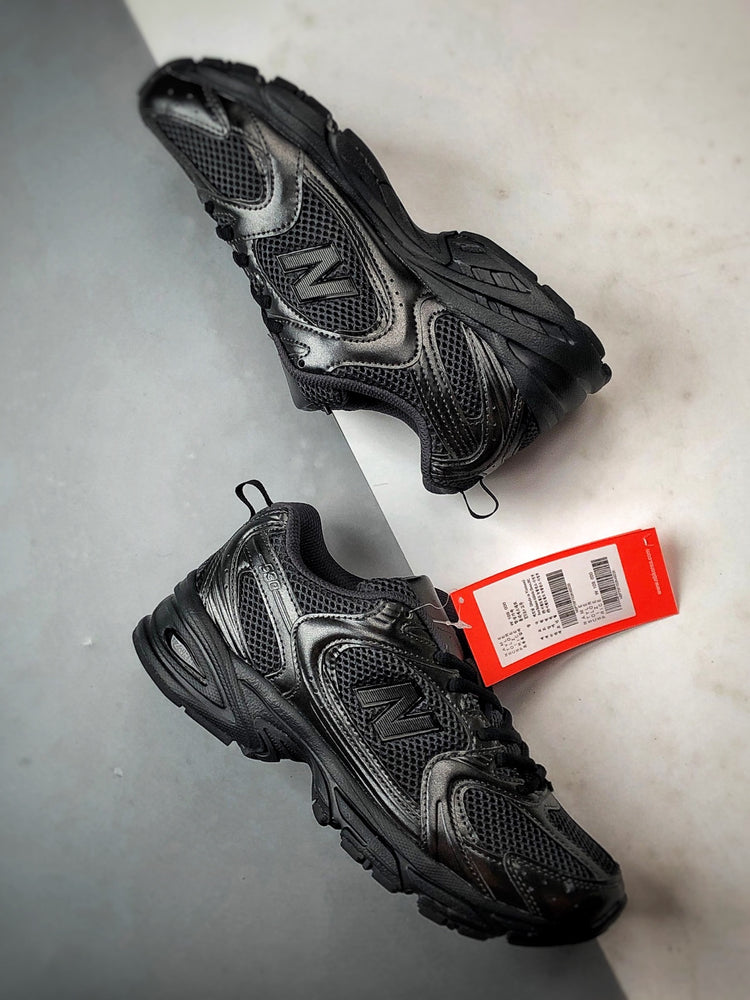 New Balance 530 Black & Silver Sneakers