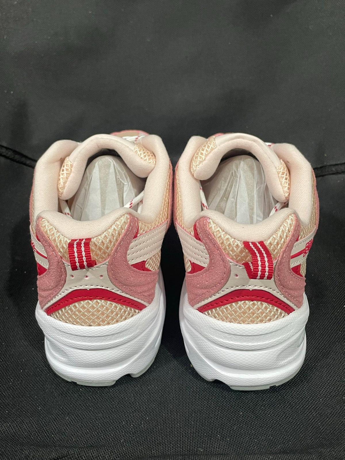 New Balance 530 White & Pink Sneakers