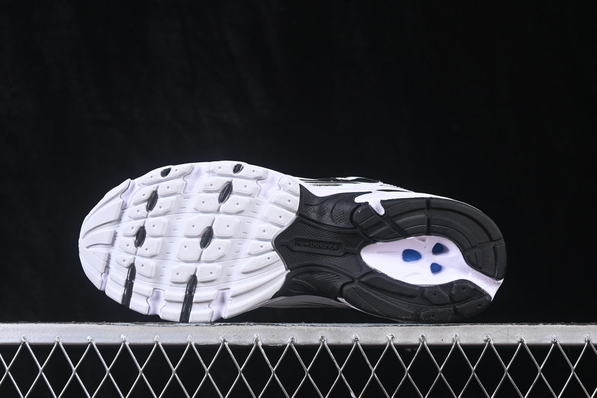 New Balance 530 Black & White Sneakers