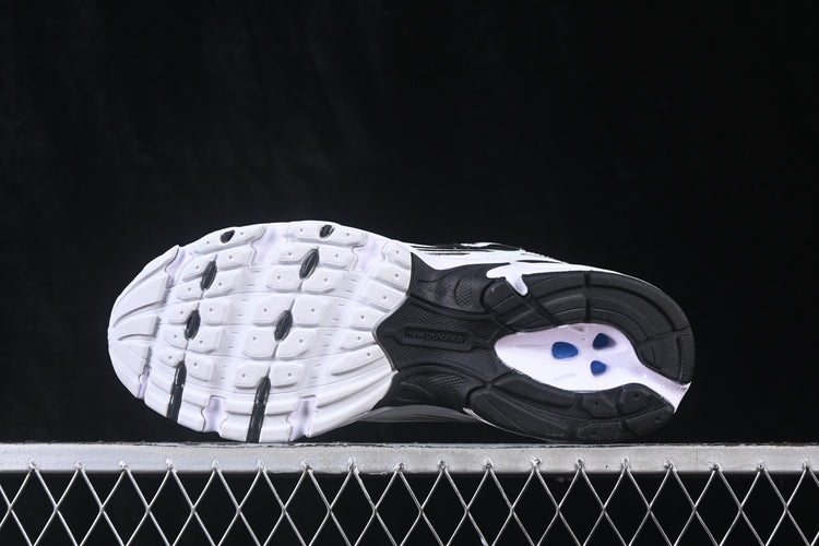 New Balance 530 Black & White Sneakers