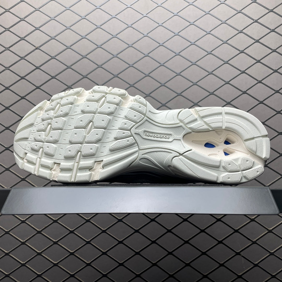 New Balance 530 Silver & Cream Sneakers