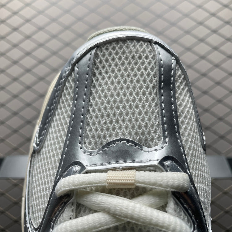 New Balance 530 Silver & Cream Sneakers