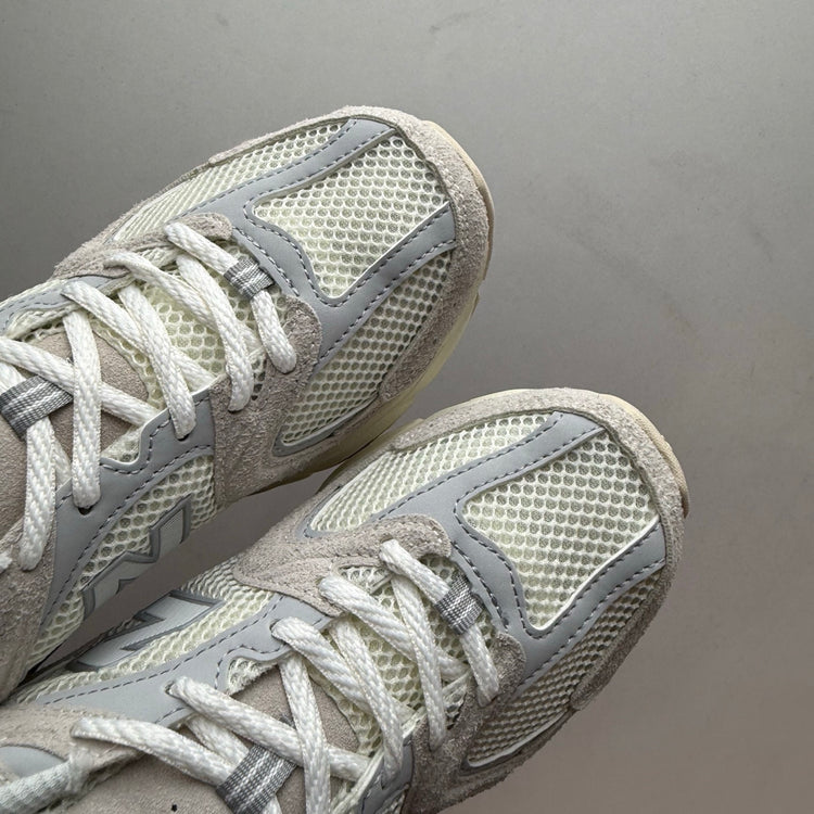 New Balance 530 Grey & Silver Sneakers