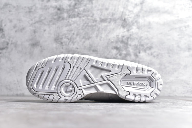 New Balance 550 in White & Dark Green – Retro Low-Top Court-Inspired Casual Sneakers