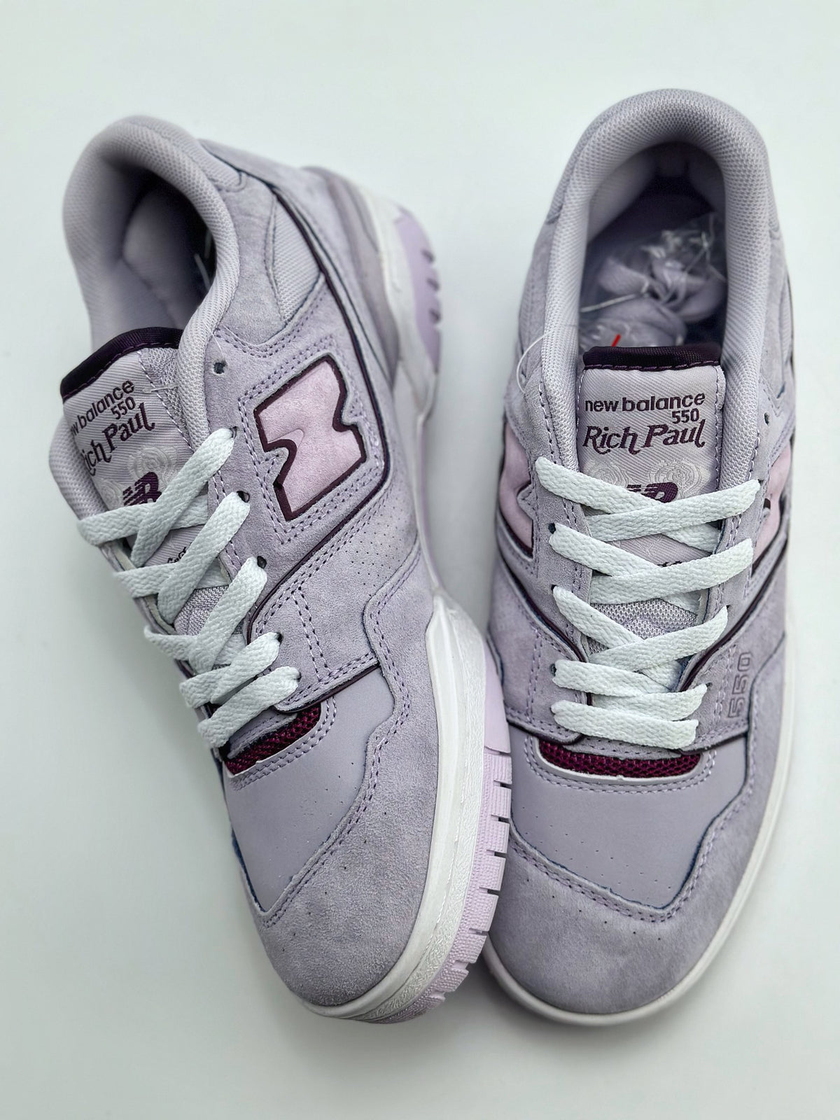 New Balance 550 in Grey & White – Retro Low-Top Court-Inspired Casual Sneakers