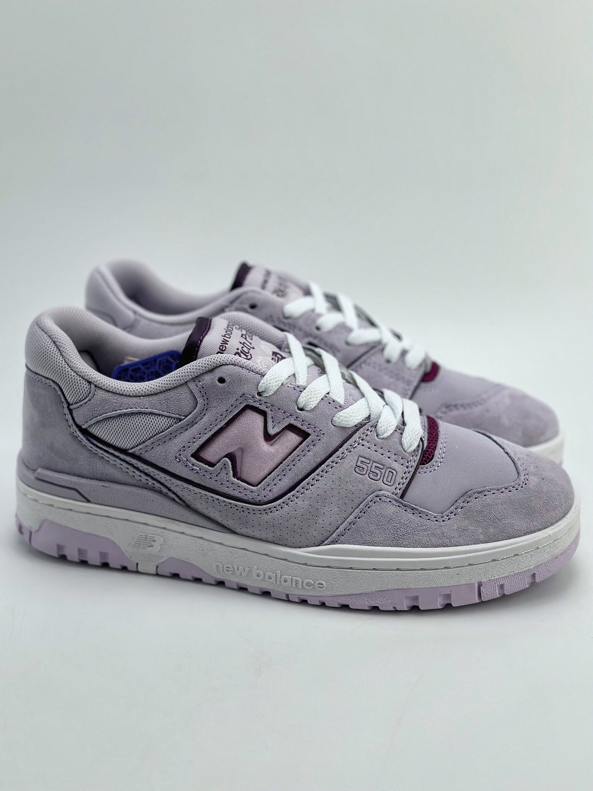 New Balance 550 in Grey & White – Retro Low-Top Court-Inspired Casual Sneakers