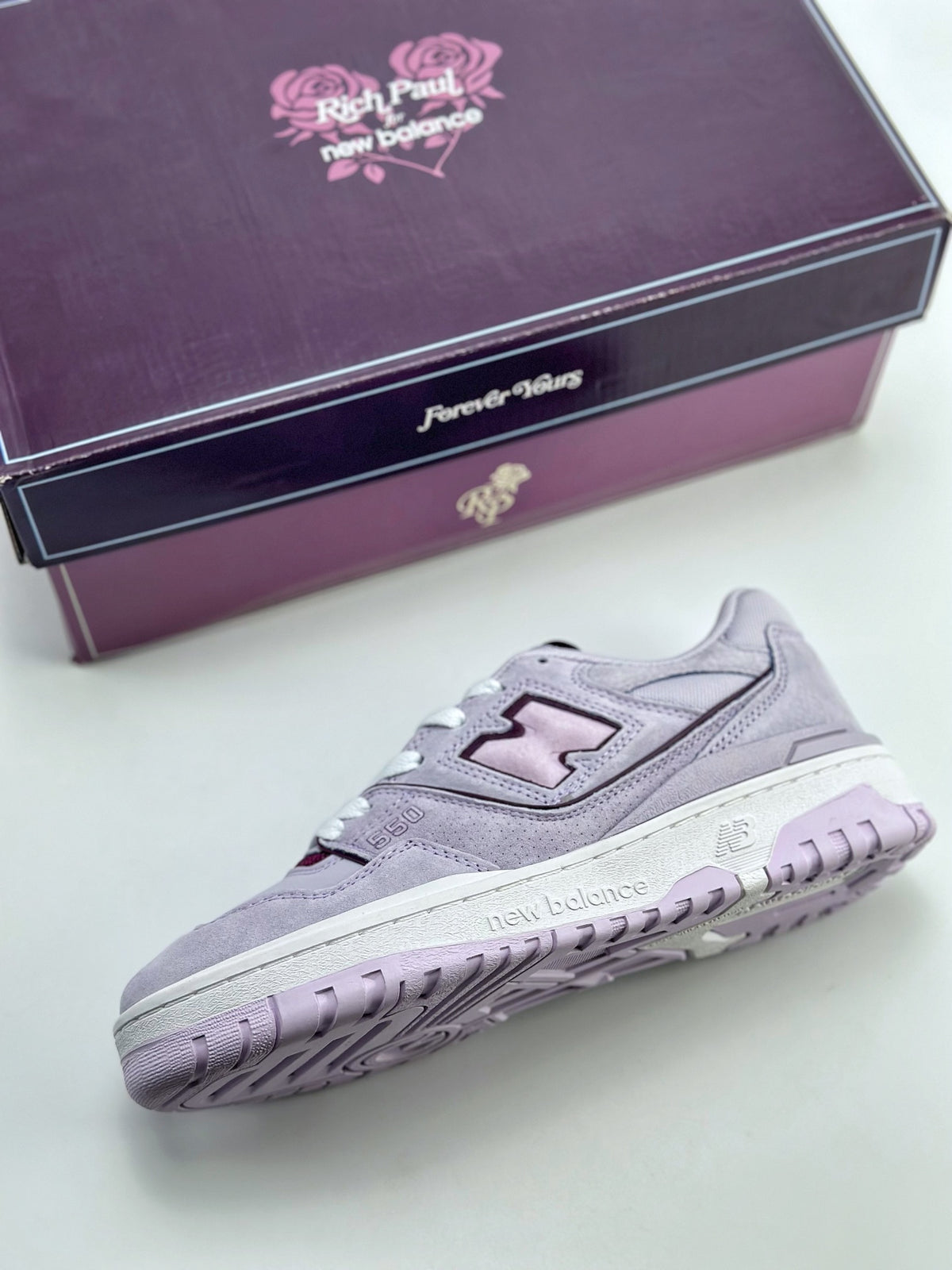 New Balance 550 in Grey & White – Retro Low-Top Court-Inspired Casual Sneakers