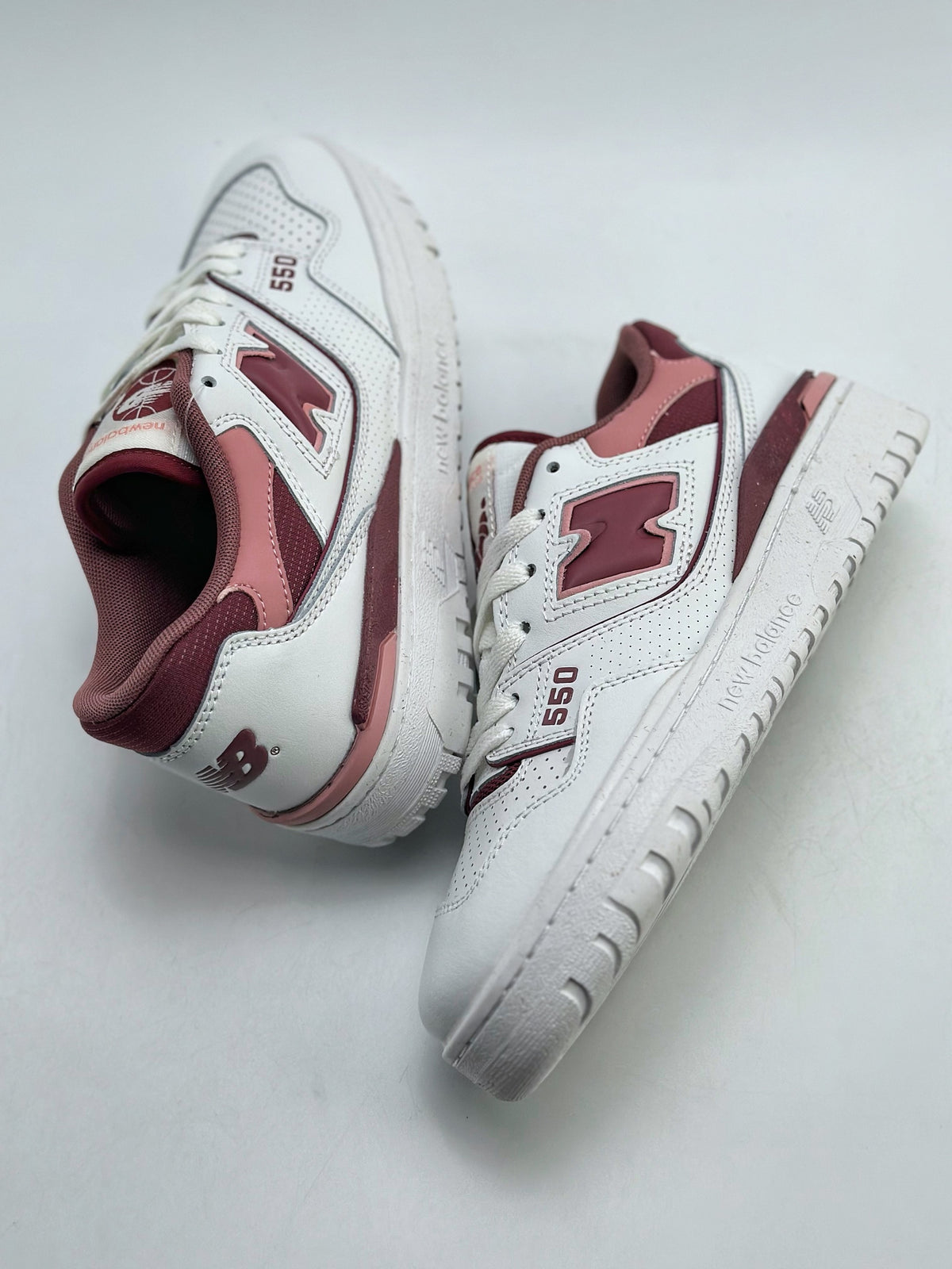 New Balance 550 in White & Burgundy – Retro Low-Top Court-Inspired Casual Sneakers
