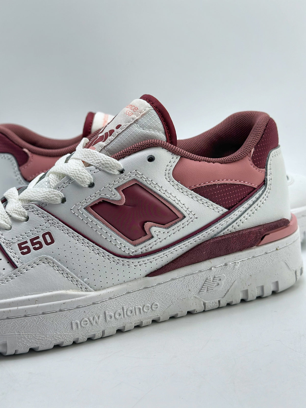 New Balance 550 in White & Burgundy – Retro Low-Top Court-Inspired Casual Sneakers