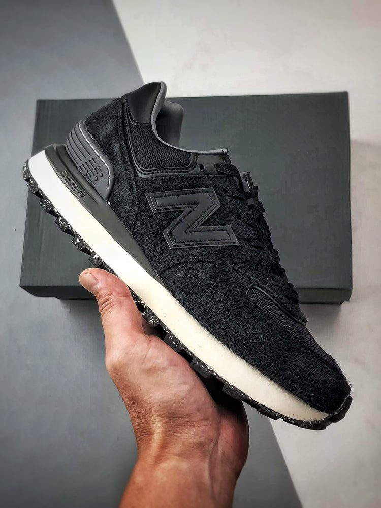 New Balance 574 in Black & Cream – Retro Low-Top Lifestyle Sneakers