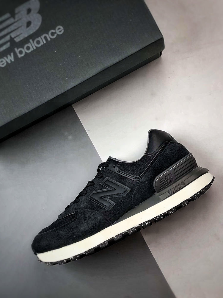 New Balance 574 in Black & Cream – Retro Low-Top Lifestyle Sneakers