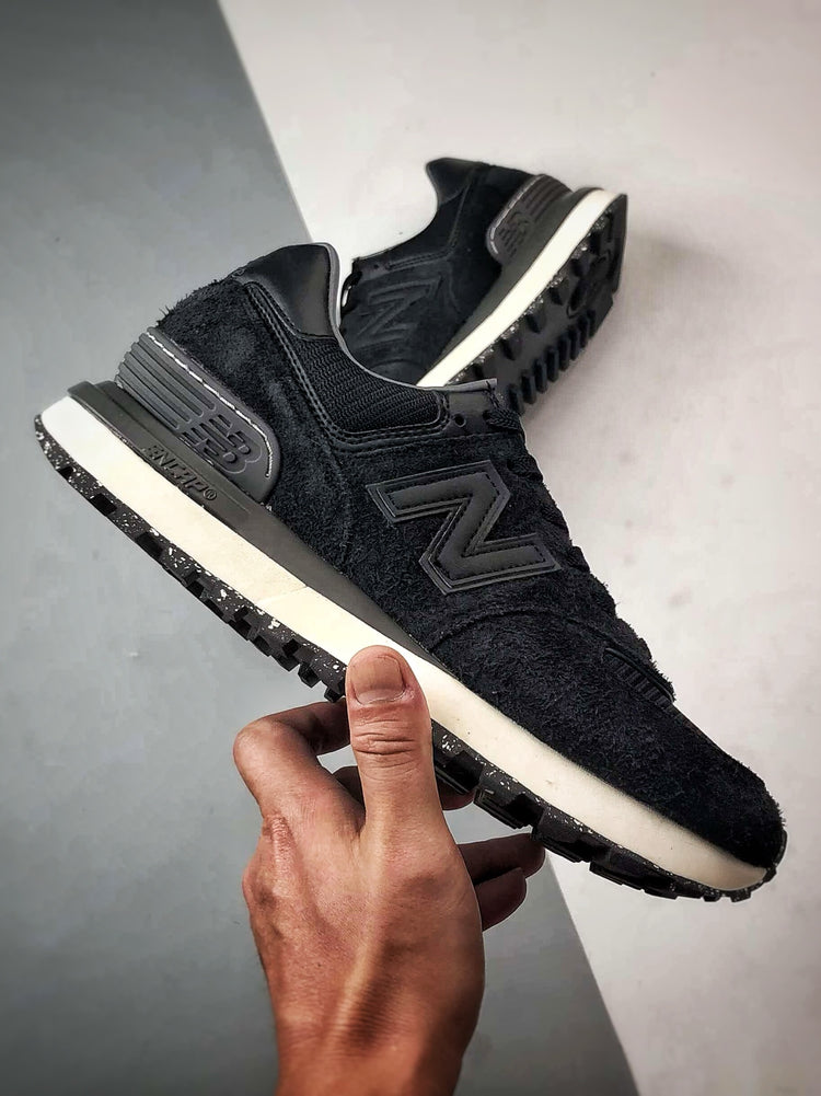 New Balance 574 in Black & Cream – Retro Low-Top Lifestyle Sneakers