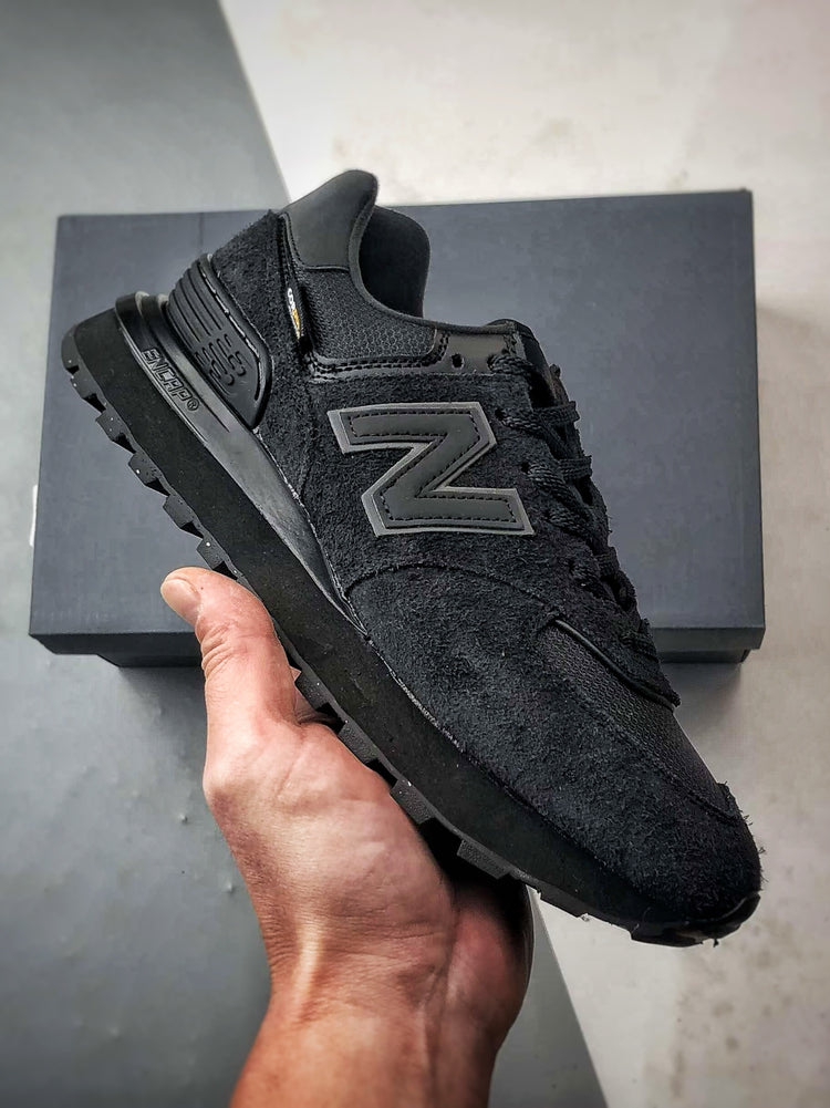 New Balance 574 in All Black – Retro Low-Top Lifestyle Sneakers