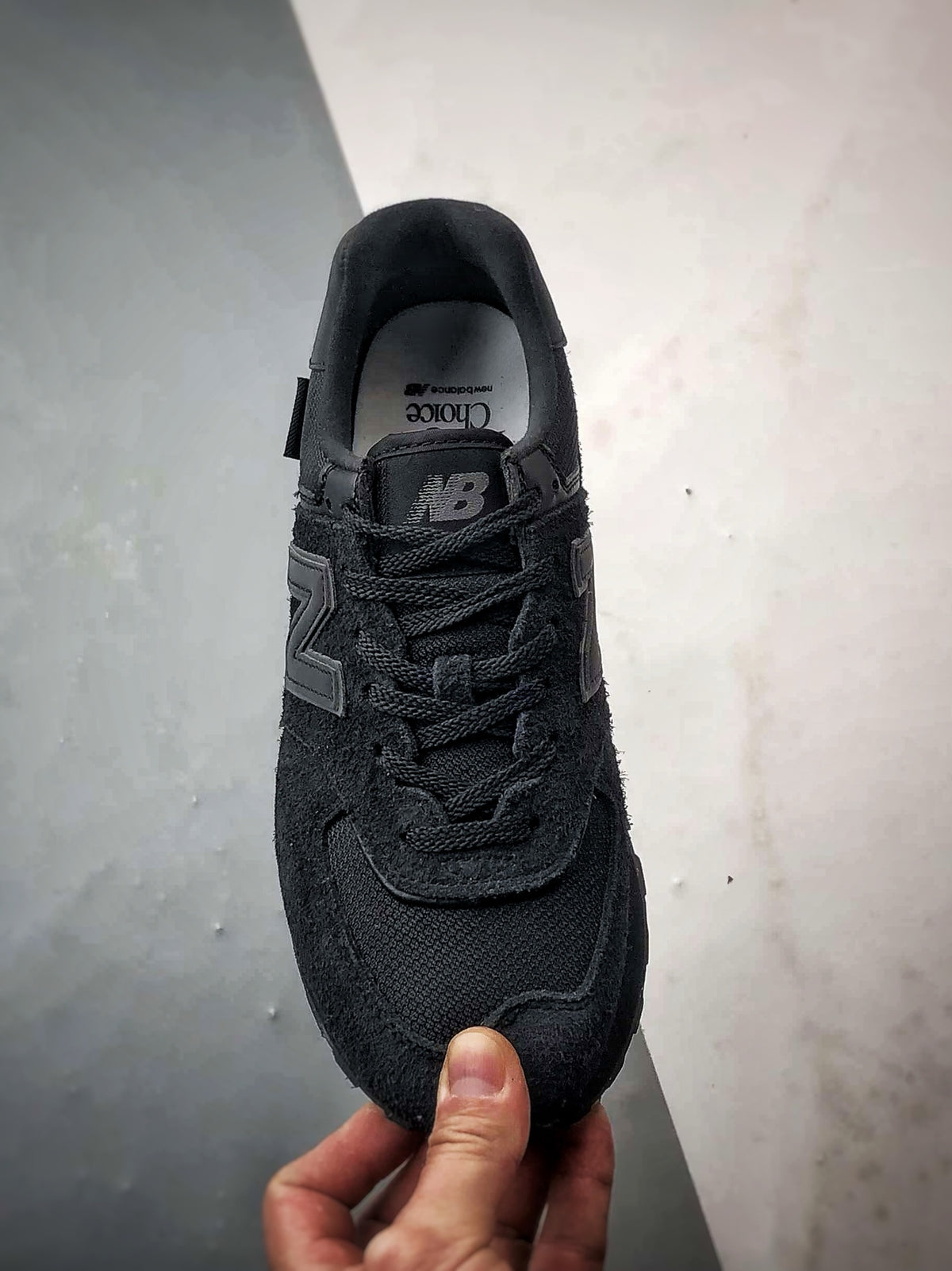 New Balance 574 in All Black – Retro Low-Top Lifestyle Sneakers