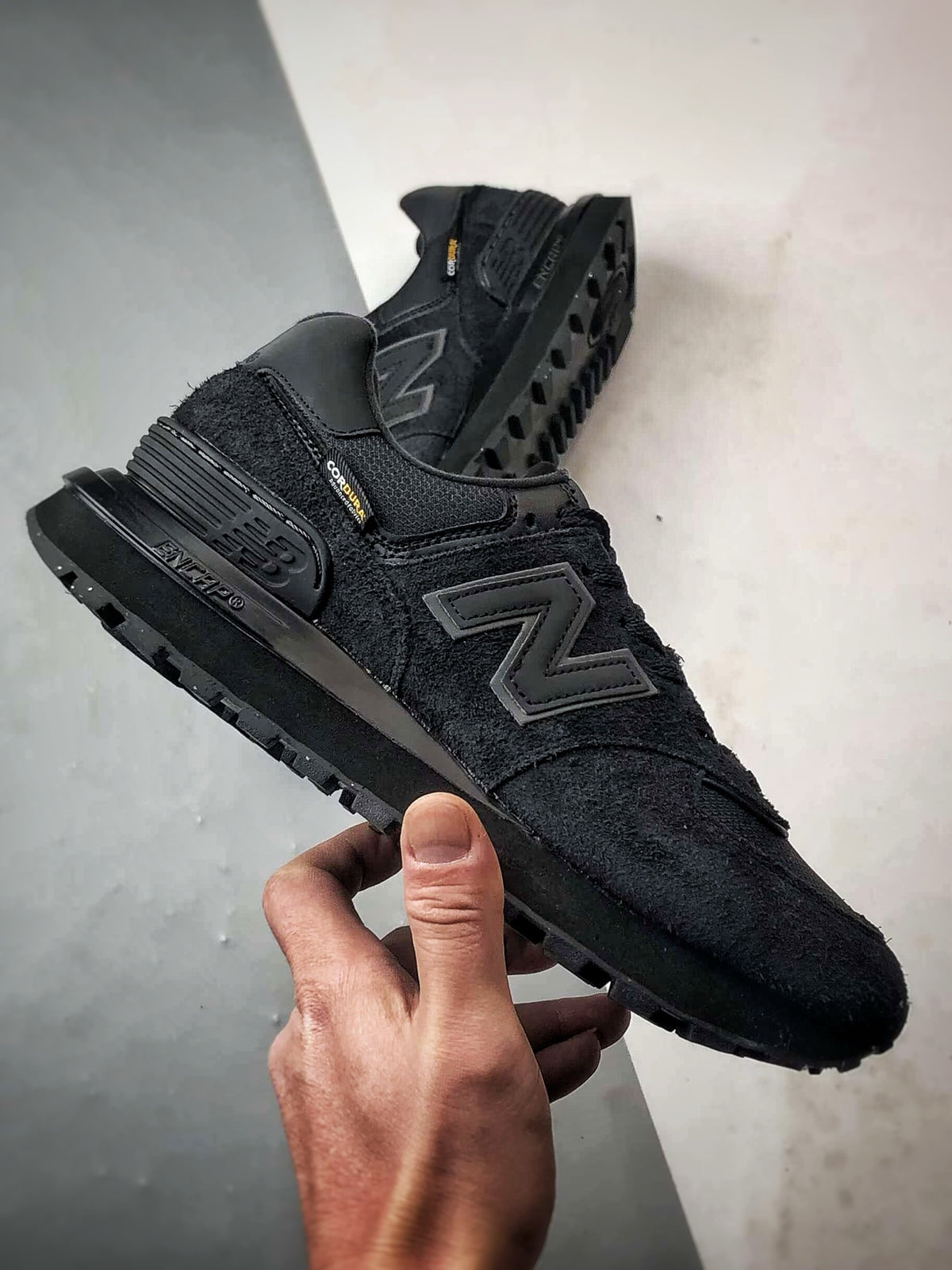 New Balance 574 in All Black – Retro Low-Top Lifestyle Sneakers