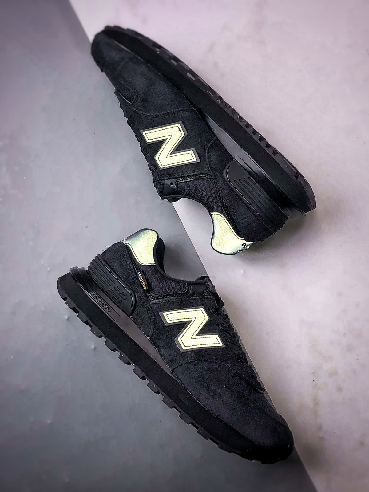 New Balance 574 in All Black – Retro Low-Top Lifestyle Sneakers