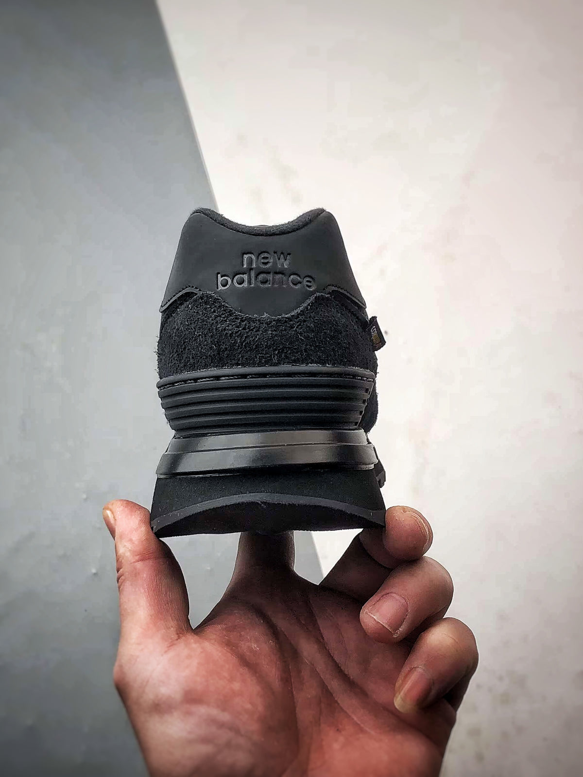 New Balance 574 in All Black – Retro Low-Top Lifestyle Sneakers