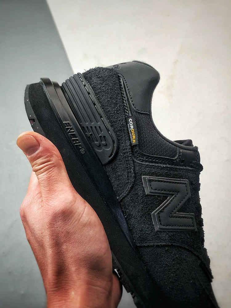 New Balance 574 in All Black – Retro Low-Top Lifestyle Sneakers