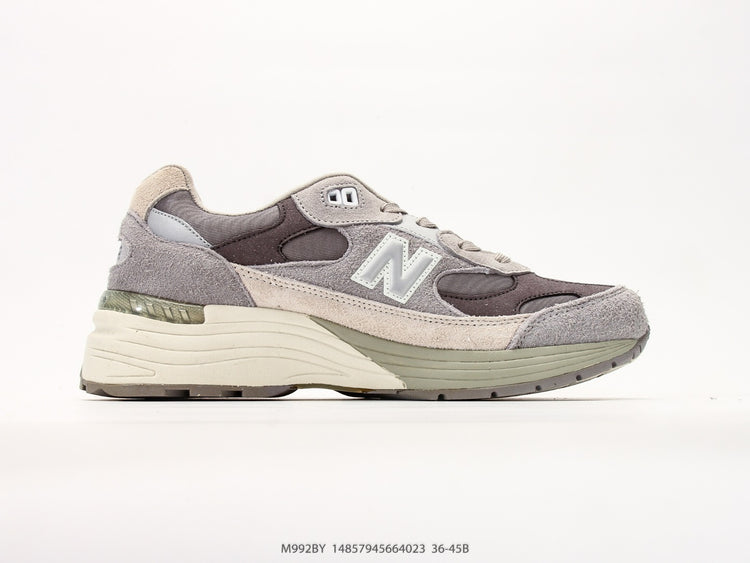 New Balance 992 in Grey & Cream – Retro Running-Inspired Low-Top Sneakers for Casual Streetwear