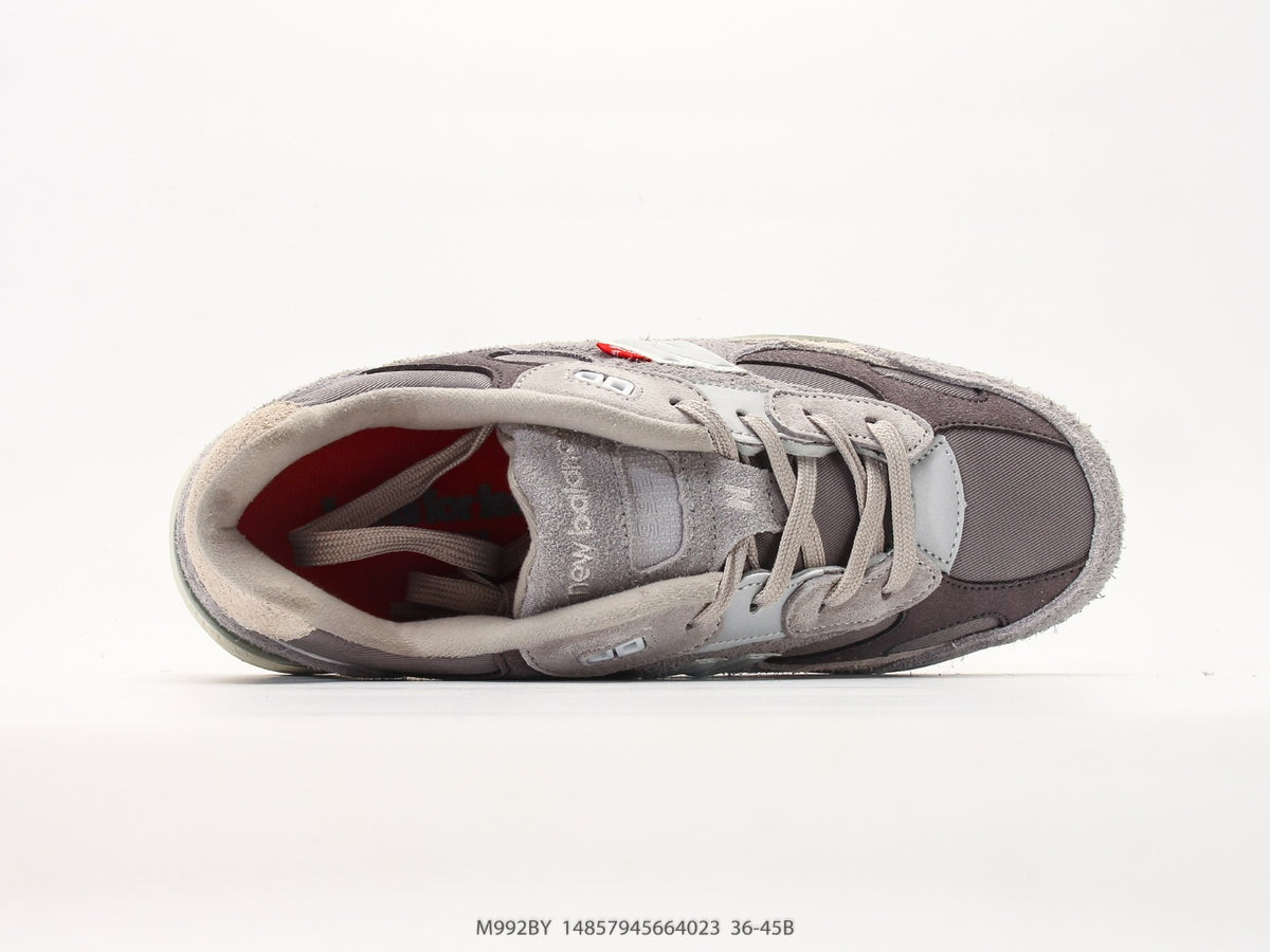 New Balance 992 in Grey & Cream – Retro Running-Inspired Low-Top Sneakers for Casual Streetwear