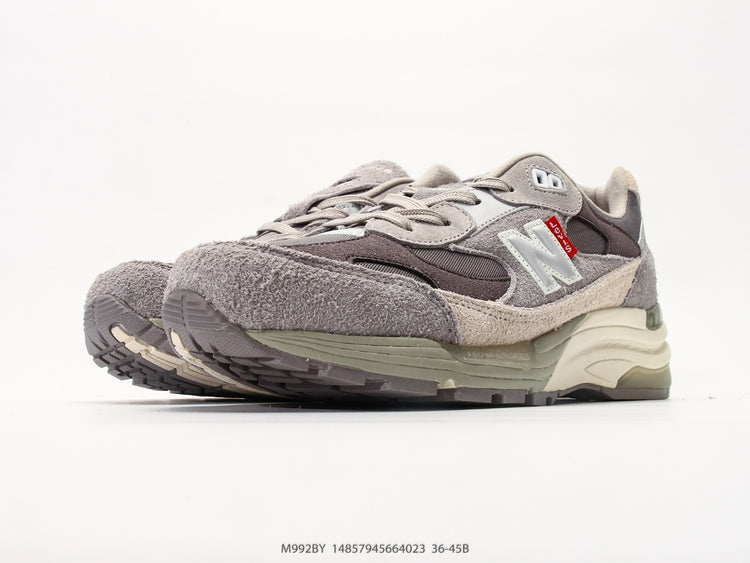 New Balance 992 in Grey & Cream – Retro Running-Inspired Low-Top Sneakers for Casual Streetwear