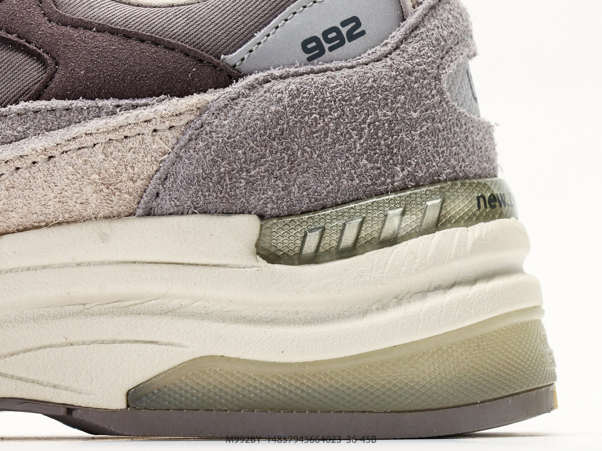 New Balance 992 in Grey & Cream – Retro Running-Inspired Low-Top Sneakers for Casual Streetwear