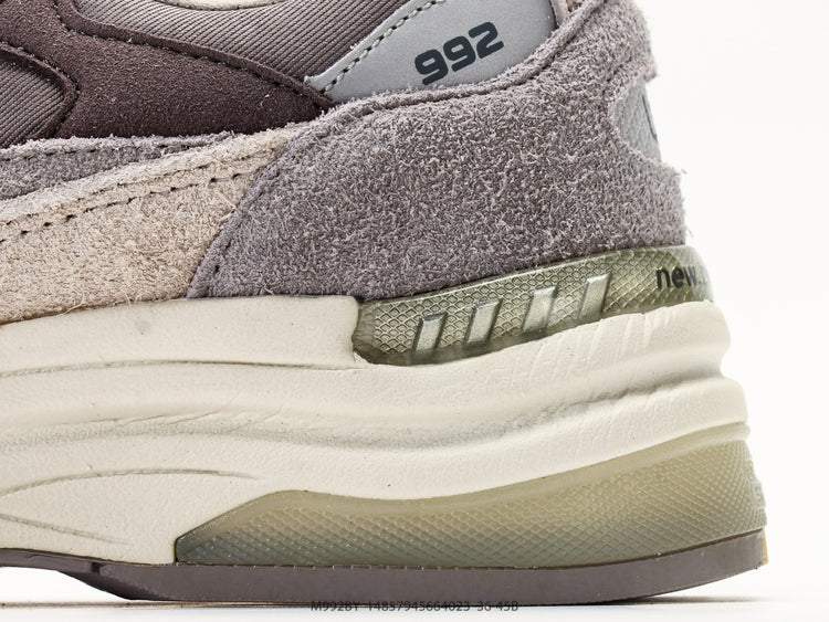 New Balance 992 in Grey & Cream – Retro Running-Inspired Low-Top Sneakers for Casual Streetwear